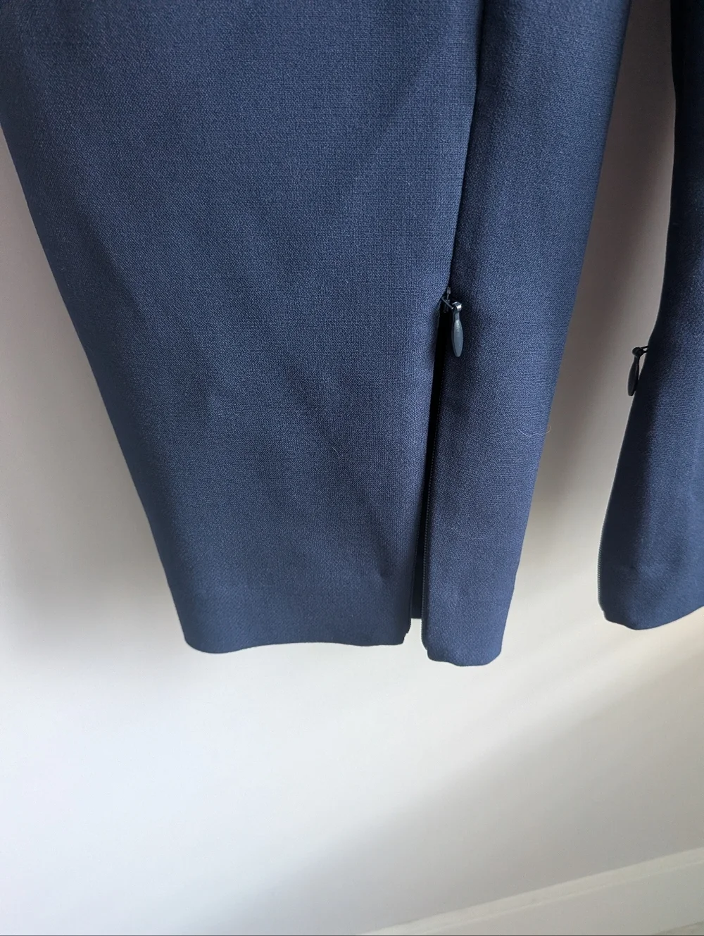 Babaton High-waisted slim-fit pants with Zipper ankle - Picture 5 of 7
